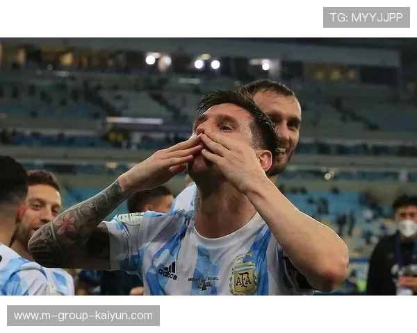 内马尔单刀冷静挑射，巴西在关键战抢得先机